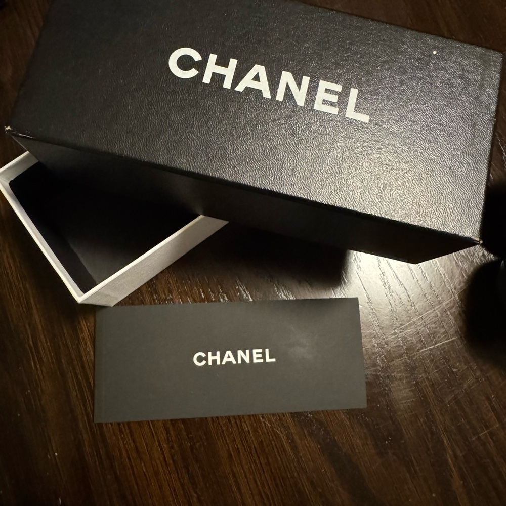 CHANEL Black Sunglasses - Picture 15 of 16